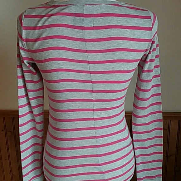 Gray and Pink American Eagle shirt sz medium - Picture 3 of 6